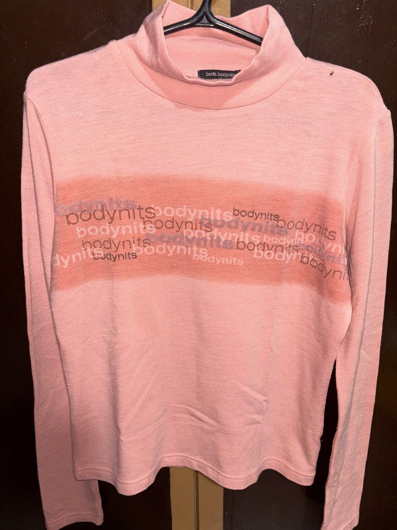 Women's long sleeves top (Category: Longsleeves) located in Quezon City. Submitted by den.declutters (Listing ID 1464501222, Image 1). Description: .