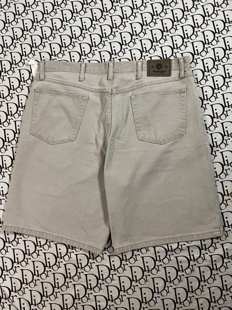 WRANGLER BEIGE JORTS (Category: Shorts) located in Manila. Submitted by temetrius_husslin (Listing ID 1464447142, Image 2). Description: BRAND: WRANGLER BEIGE JORTS W-38/L-22/T-15/LO-12.5 OVERALL CONDITION: BRAND NEW EXCELLENT ISSUE: NO ISSUE COLOR RATE: 10/10 📩 DM FOR INQUIRIES AND FOR MORE DETAILS! ACT FAST! ONCE SOLD, GONE FOREVER. 🚚 Delivery: J&T Express 💳 Payment : GCash.