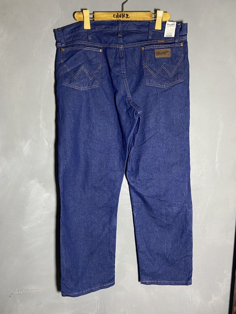 Wrangler cowboy cut (Category: Jeans) located in Cabuyao City. Submitted by chukz_x (Listing ID 1464523767, Image 2). Description: Wrangler cowboy cut Size : 38 Dimes : 40W 41L 8.5H Condition : new Issue : none Price : 850 📍READY TO WEAR 📍Cabuyao Laguna.