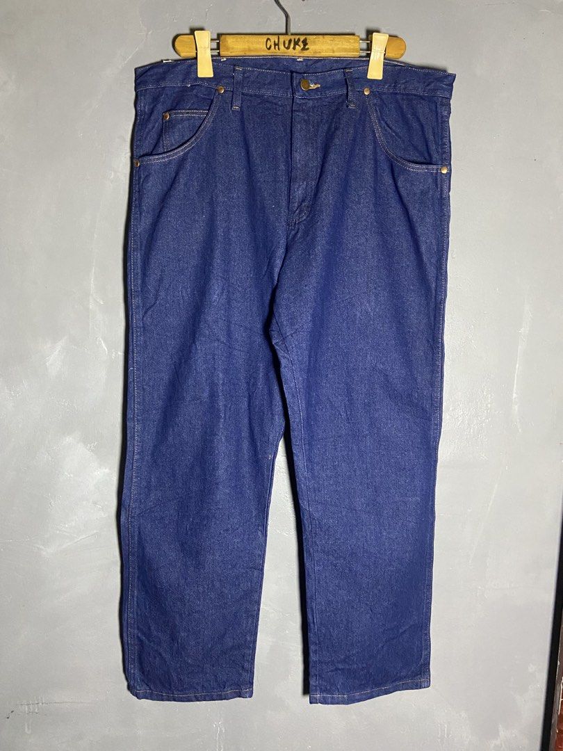 Wrangler cowboy cut (Category: Jeans) located in Cabuyao City. Submitted by chukz_x (Listing ID 1464523767, Image 3). Description: Wrangler cowboy cut Size : 38 Dimes : 40W 41L 8.5H Condition : new Issue : none Price : 850 📍READY TO WEAR 📍Cabuyao Laguna.