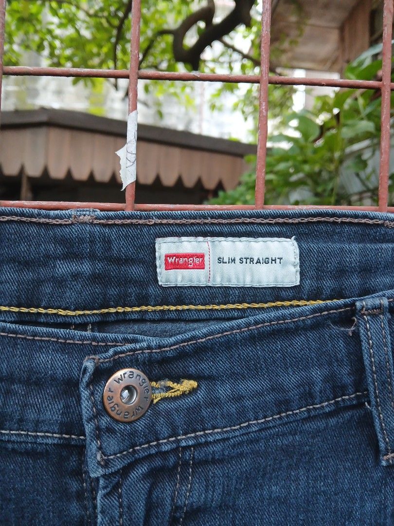 WRANGLER DENIM PANTS 40 TO 42 (Category: Jeans) located in Paranaque City. Submitted by dennis_580 (Listing ID 1464427468, Image 2). Description: WRANGLER DENIM PANTS STRETCHABLE EXCELLLENT CONDITION SIZE 40 TO 42.