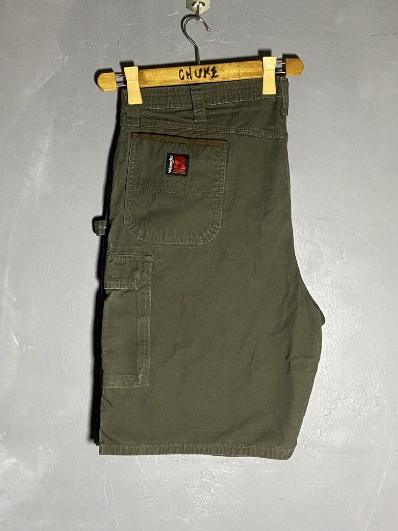 Wrangler Riggs carpenter short ( size 46 ) (Category: Shorts) located in Cabuyao City. Submitted by chukz_x (Listing ID 1464523492, Image 2). Description: Wrangler Riggs carpenter short ( size 46 ) Size : 46 Dimes : 46W 24L 14H Condition : like new Issue : none Price : 500 📍READY TO WEAR 📍Cabuyao Laguna.