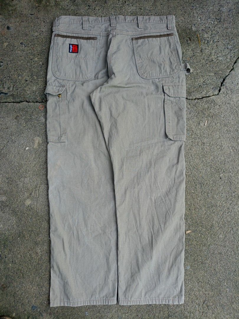 Wrangler Riggs Work wear (Category: Jeans) located in Caloocan City. Submitted by reymartthrift (Listing ID 1464358717, Image 2). Description: removable stains dimes 38x43 needwash DM me📩.
