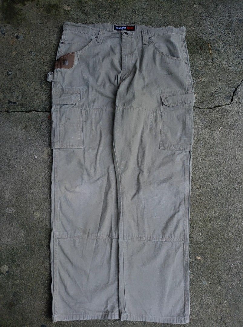 Wrangler Riggs Work wear (Category: Jeans) located in Caloocan City. Submitted by reymartthrift (Listing ID 1464358717, Image 1). Description: removable stains dimes 38x43 needwash DM me📩.
