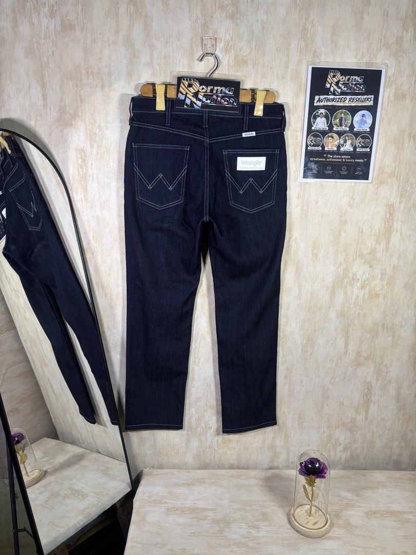 WRANGLER STRETCH DENIM PANTS (Category: Jeans) located in Cabuyao City. Submitted by pormanation-thrift-store (Listing ID 1464406689, Image 1). Description: WRANGLER STRETCH DENIM PANTS Condition: LIKE NEW Color rate: 10/10 ( PWEDE SA MASELAN) Size: 31 Dimes: 32”Wx38”L Issue: NONE❌ Price: 1200.
