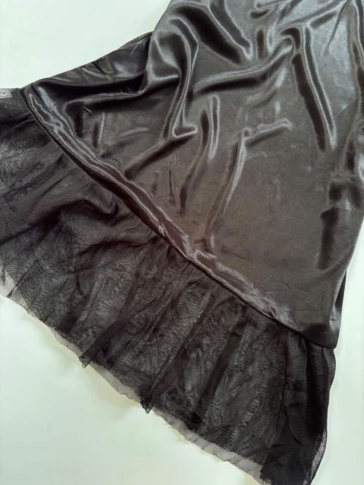 Y2k black halter silk top (Category: Others Tops) located in San Enrique. Submitted by getsthrift (Listing ID 1464499044, Image 2). Description: minu du s-m.