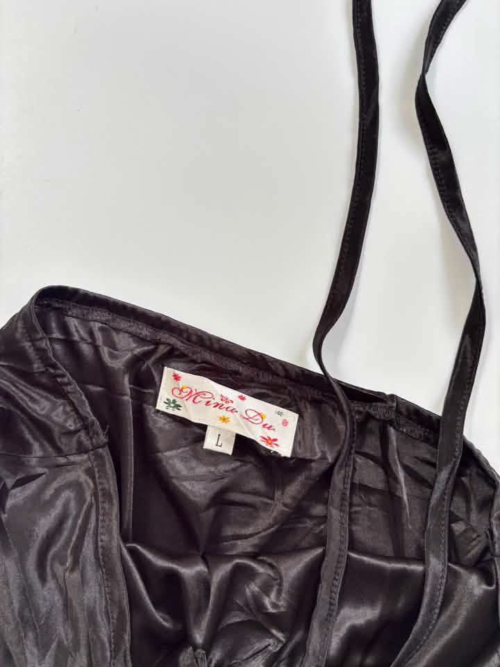 Y2k black halter silk top (Category: Others Tops) located in San Enrique. Submitted by getsthrift (Listing ID 1464499044, Image 3). Description: minu du s-m.