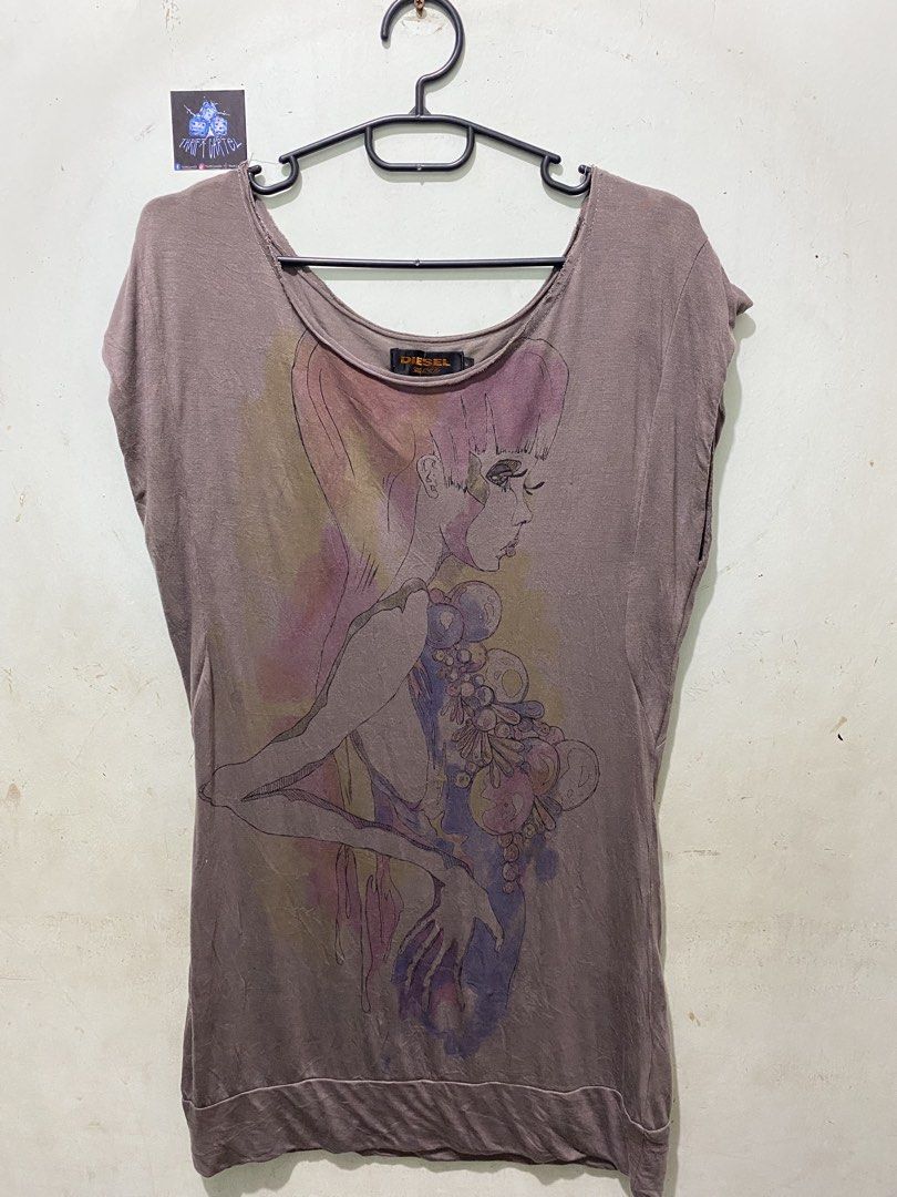 Y2K DIESEL BLACK & GOLD (Category: Sleeveless) located in Rizal. Submitted by thrift.cartel (Listing ID 1464443153, Image 1). Description: .