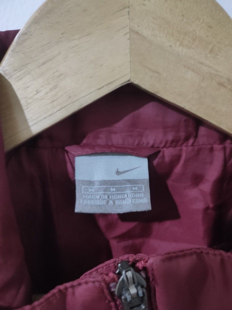 Y2K Nike Windbreaker (Category: Coats, Jackets and Outerwear) located in Ozamiz City. Submitted by ukaygrails (Listing ID 1464413274, Image 3). Description: Excellent condition No flaws Maroon Dimes 22/28.
