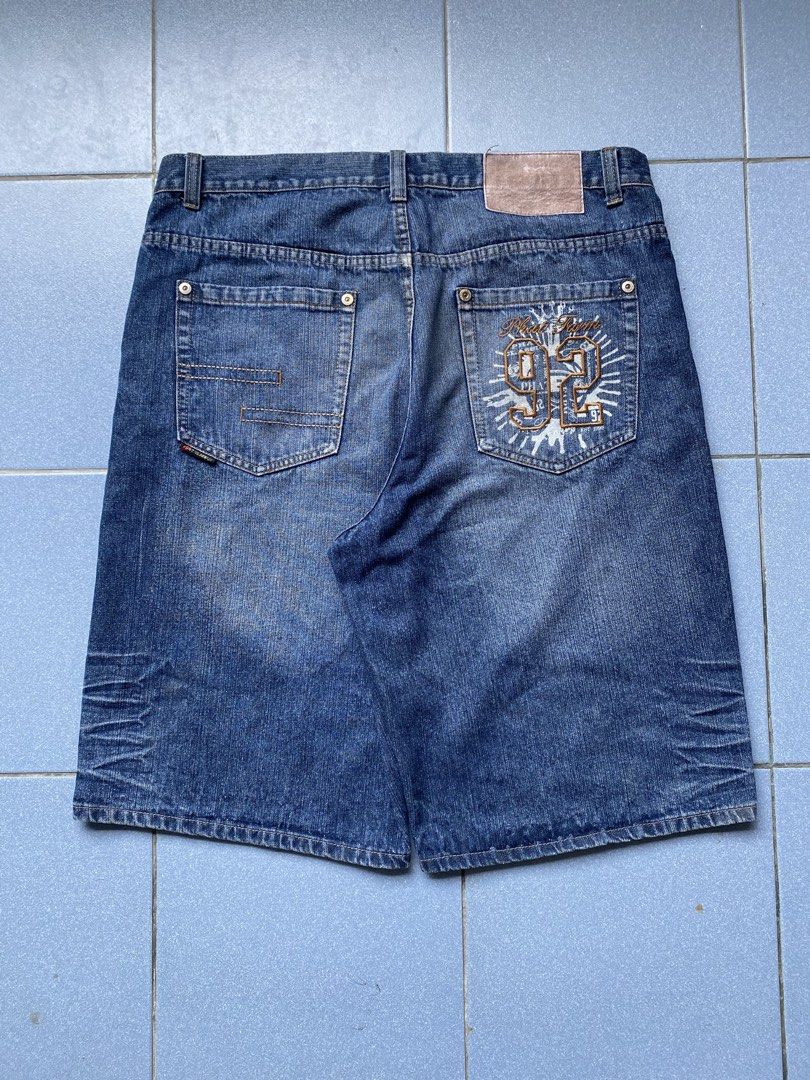 Y2K PHAT FARM (Category: Jeans) located in Cabuyao City. Submitted by badthrift_pat (Listing ID 1464415641, Image 2). Description: Y2K PHAT FARM 👖WAIST:39 👖LENGTH:27.5 👖THIGH:16 👖LEG OPEN:13 FLAWS:NONE 🏷️:799.
