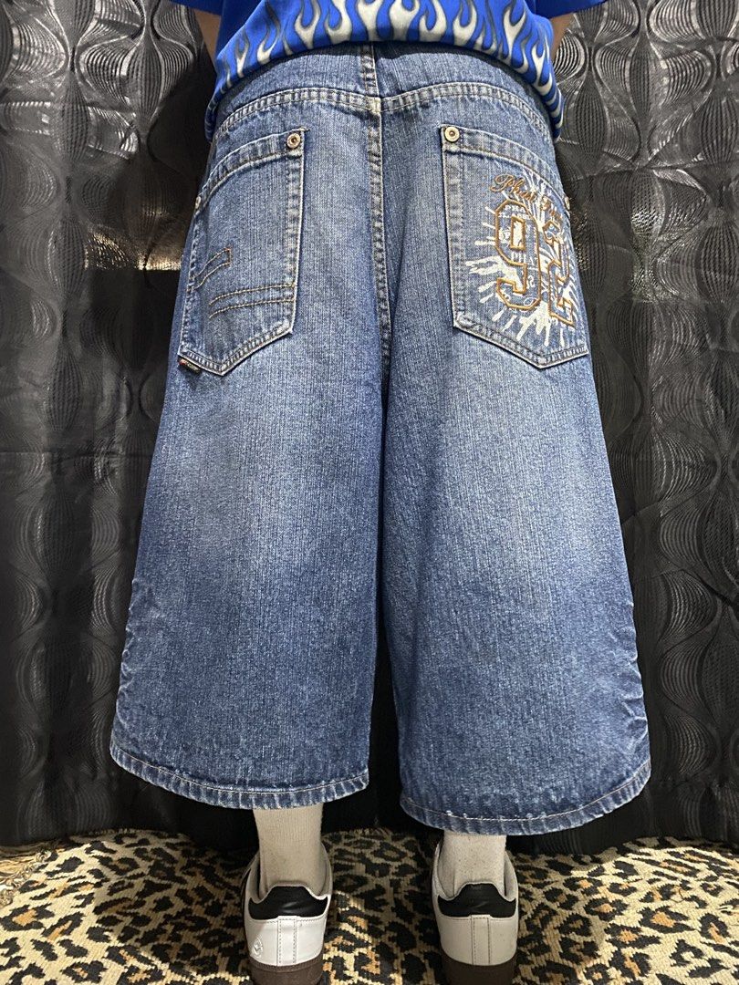 Y2K PHAT FARM (Category: Jeans) located in Cabuyao City. Submitted by badthrift_pat (Listing ID 1464415641, Image 1). Description: Y2K PHAT FARM 👖WAIST:39 👖LENGTH:27.5 👖THIGH:16 👖LEG OPEN:13 FLAWS:NONE 🏷️:799.