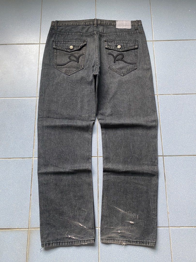 Y2K ROCAWEAR (Category: Jeans) located in Cabuyao City. Submitted by badthrift_pat (Listing ID 1460931680, Image 2). Description: Y2K ROCAWEAR 👖WAIST:38 👖WIDTH:44.5 👖THIGH:14.5 👖LEG OPEN:9.2 FLAWS:SCRATCH/DISTRESS 🏷️:1.299.