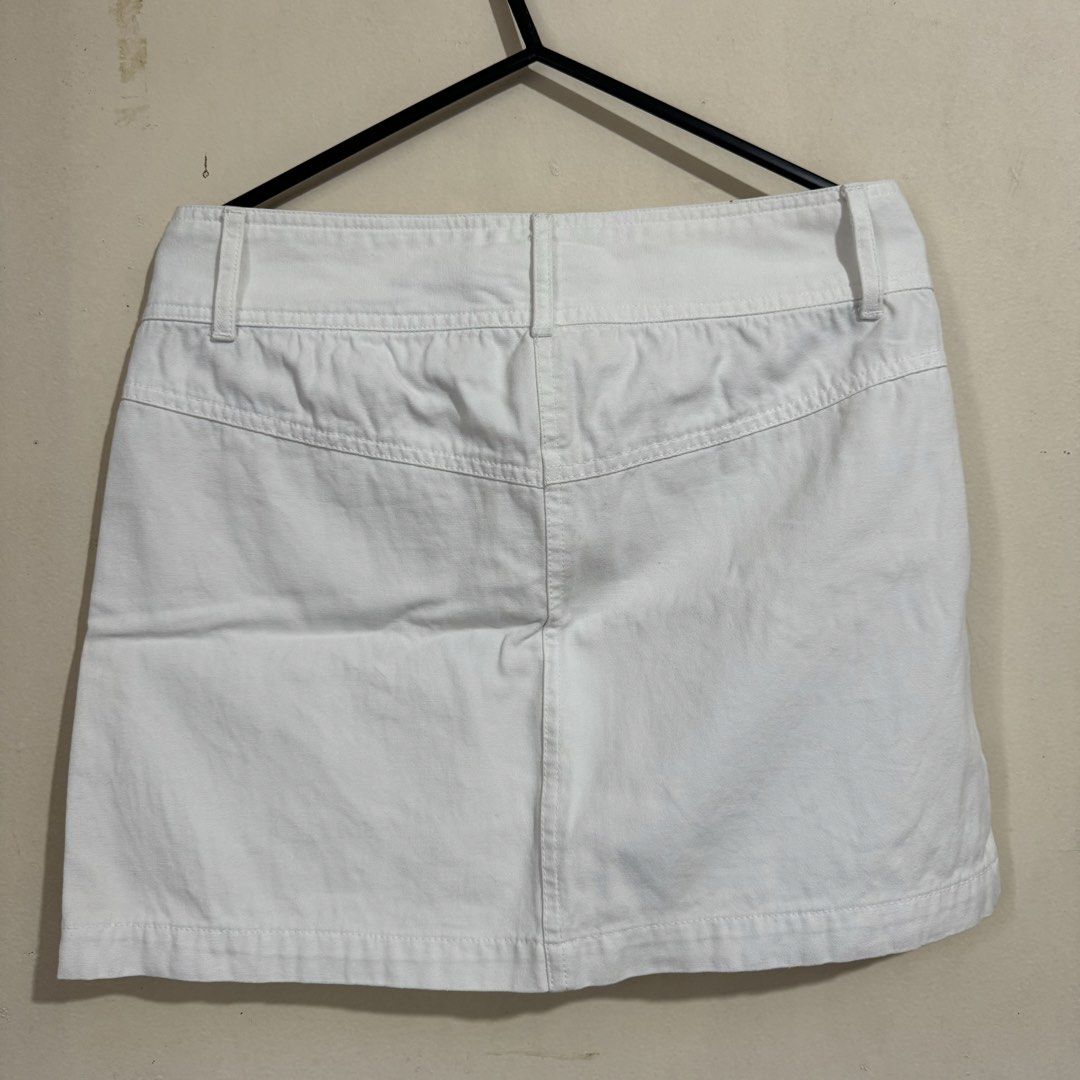 Y2K White Demin Skirt (Category: Skirts) located in Licab. Submitted by imvincentleo (Listing ID 1464435314, Image 2). Description: .
