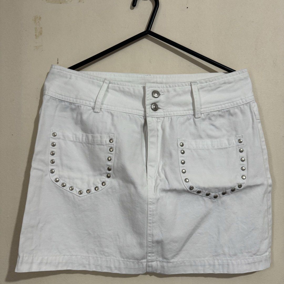 Y2K White Demin Skirt (Category: Skirts) located in Licab. Submitted by imvincentleo (Listing ID 1464435314, Image 1). Description: .