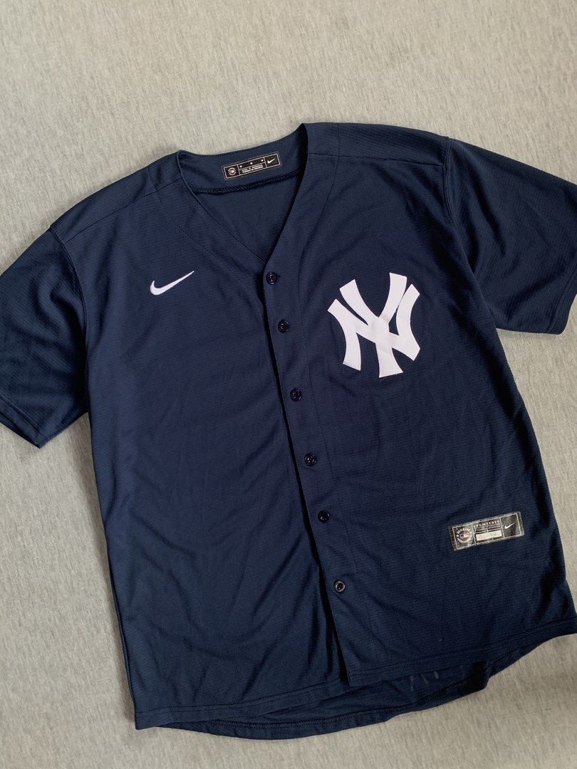 yankees (Category: Formal Shirts) located in Cebu City. Submitted by aundrewwww (Listing ID 1464392465, Image 3). Description: Size: L width: 23 length: 28 Condition: 9.5/10 Color rate: 9.5/10 issue:.