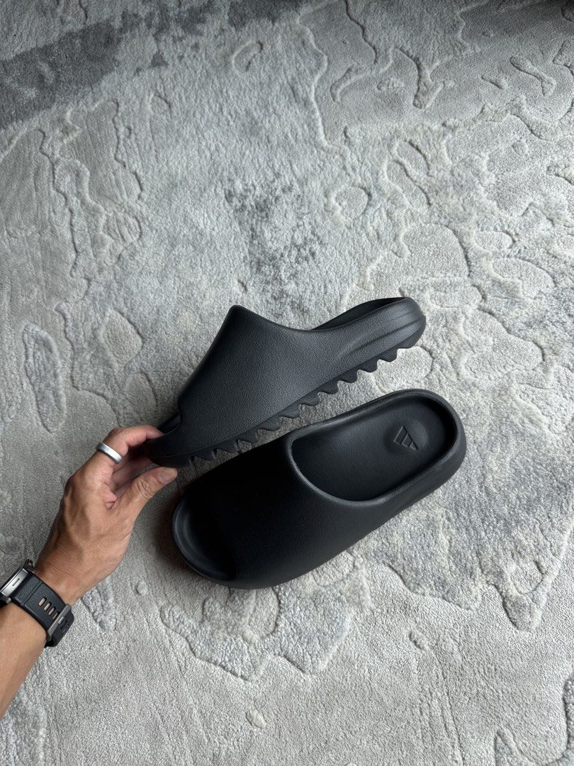 Yeezy Slides Onyx (Category: Slippers & Slides) located in Manila. Submitted by handoverfist (Listing ID 1464393194, Image 1). Description: I wore it once — FREE Shipping No box Original No low ballers .