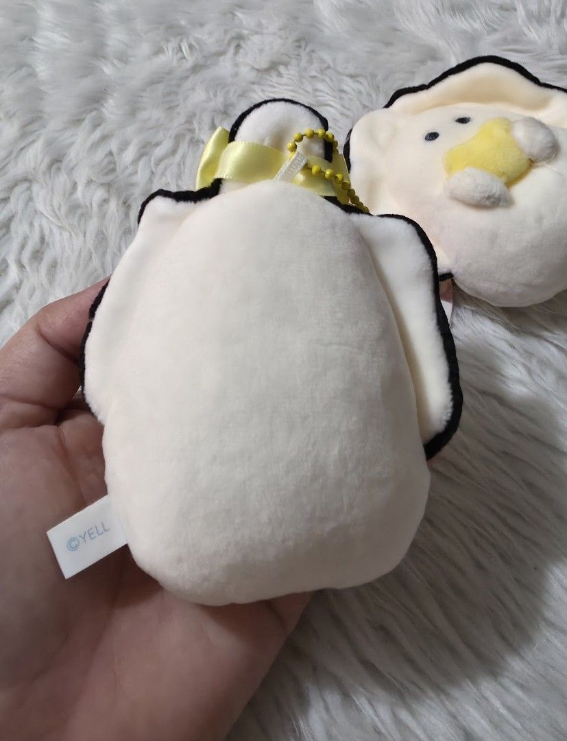 Yell Oyster Plush Toy Keychains Set (Category: Plushies & Soft Toys) located in Paranaque City. Submitted by dallecloset_ii (Listing ID 1464374119, Image 3). Description: Slightly used Take all only.