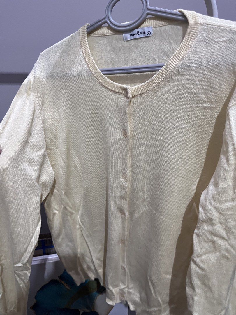 Yellow Basic Cardigan (Category: Coats, Jackets and Outerwear) located in Shah Alam. Submitted by amrabox (Listing ID 1464453710, Image 1). Description: Nego til letgo - can ask for more detail measurements - buy more to get cheaper price.