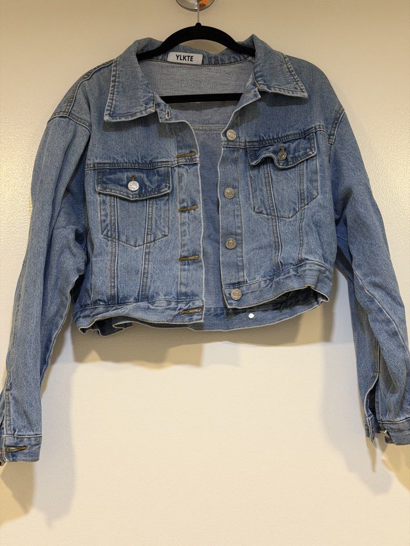 Ylkte Cropped Denim Jacket Light Wash (Category: Coats, Jackets and Outerwear) located in Mandaluyong City. Submitted by closet.me (Listing ID 1464479639, Image 1). Description: - Brand: Ylkte - Style: Cropped denim jacket - Wash: Light wash - Features: Classic button-up front, two chest pockets - Versatility: Great for layering over tops or dresses, suitable for casual or dressed-up looks.
