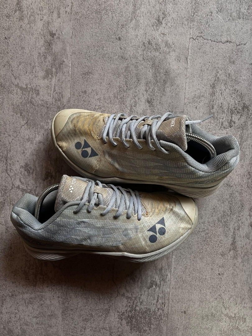 Yonex Aerus (Category: Sneakers) located in Manila. Submitted by _thrift_time (Listing ID 1464443965, Image 1). Description: Thrifted Excellent condition Authentic.