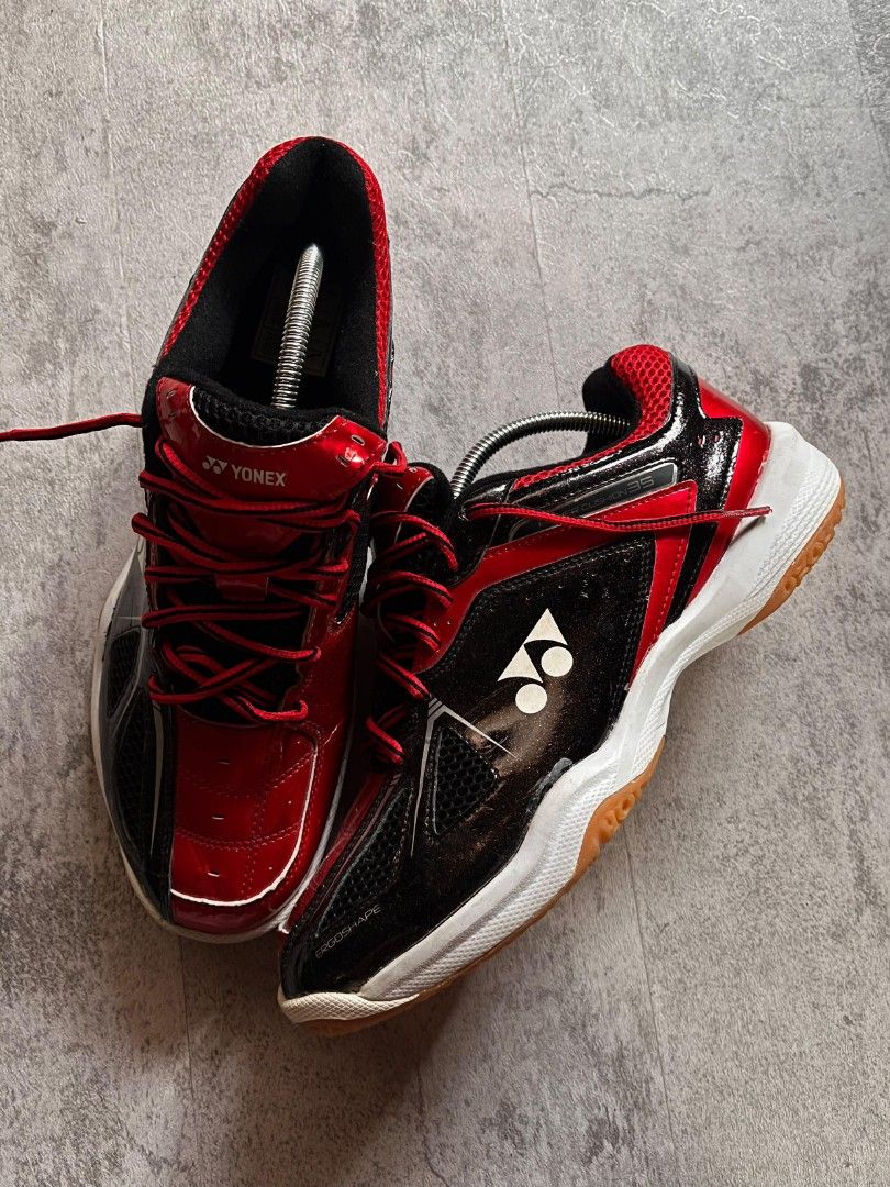 Yonex power cushion (Category: Sneakers) located in Manila. Submitted by _thrift_time (Listing ID 1464443344, Image 3). Description: Thrifted Authentic Excellent condition.