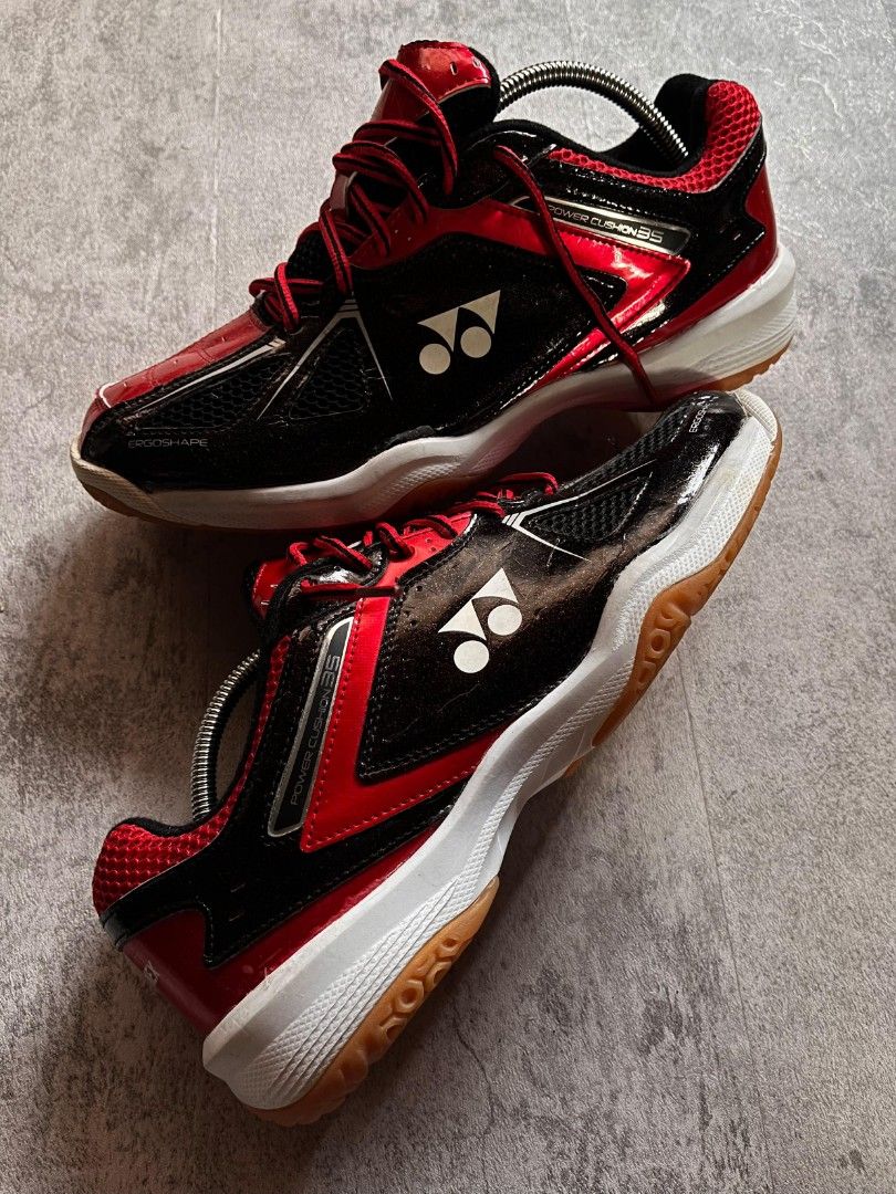 Yonex power cushion (Category: Sneakers) located in Manila. Submitted by _thrift_time (Listing ID 1464443344, Image 2). Description: Thrifted Authentic Excellent condition.