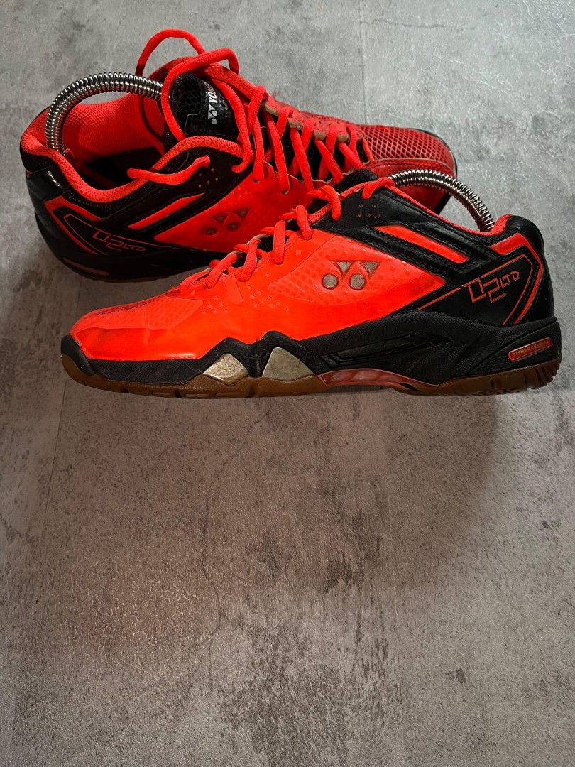 Yonex Power cushion (Category: Sneakers) located in Manila. Submitted by _thrift_time (Listing ID 1464567517, Image 3). Description: Thrifted Authentic Fair condition Issue: None.