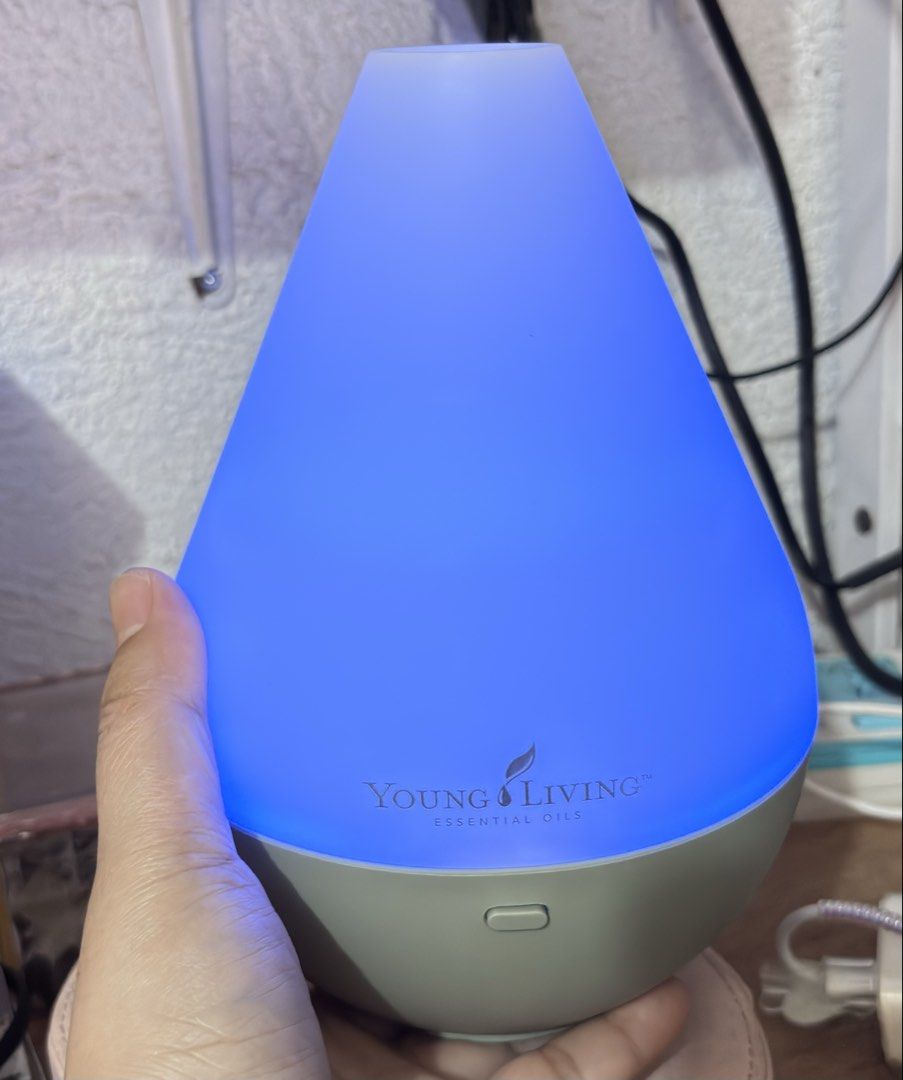 Young Living Dewdrop Aroma Diffuser (Category: Air Purifiers & Dehumidifiers) located in Paranaque City. Submitted by dalle_closet (Listing ID 1464416323, Image 2). Description: slightly used pa working well.