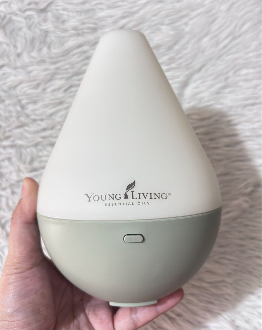 Young Living Dewdrop Aroma Diffuser (Category: Air Purifiers & Dehumidifiers) located in Paranaque City. Submitted by dalle_closet (Listing ID 1464416323, Image 3). Description: slightly used pa working well.