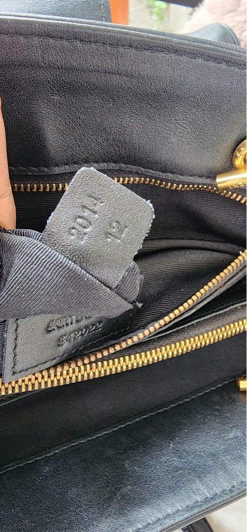 YSL (Category: Luxury Bags & Wallets) located in Koronadal. Submitted by zyxarvie (Listing ID 1464469086, Image 3). Description: Excellent condition Sign of used only no major issue.