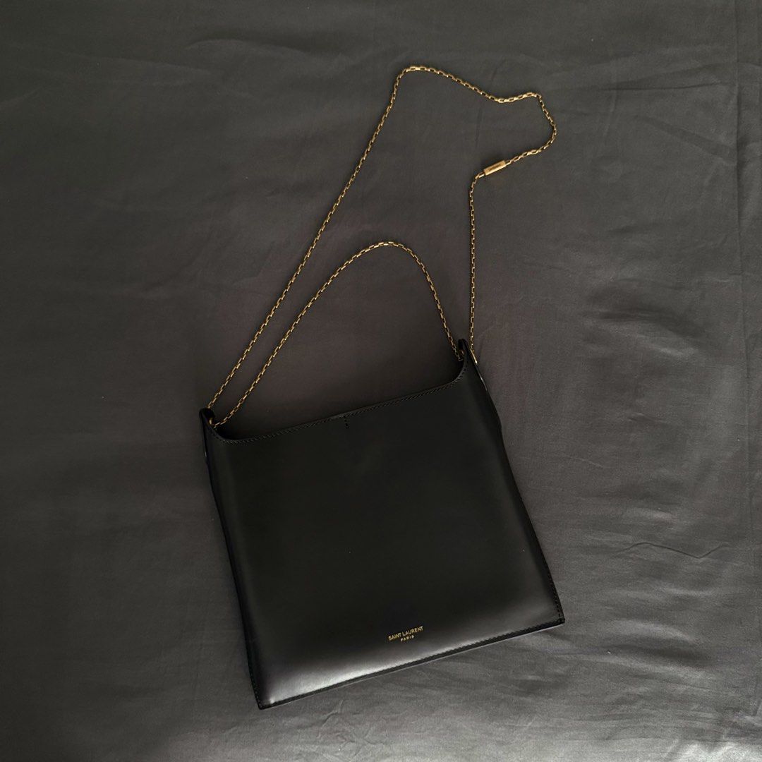 YSL (Category: Luxury Bags & Wallets) located in Makati City. Submitted by pmtoshop (Listing ID 1464391158, Image 2). Description: Liane flat chain shoulder bag.