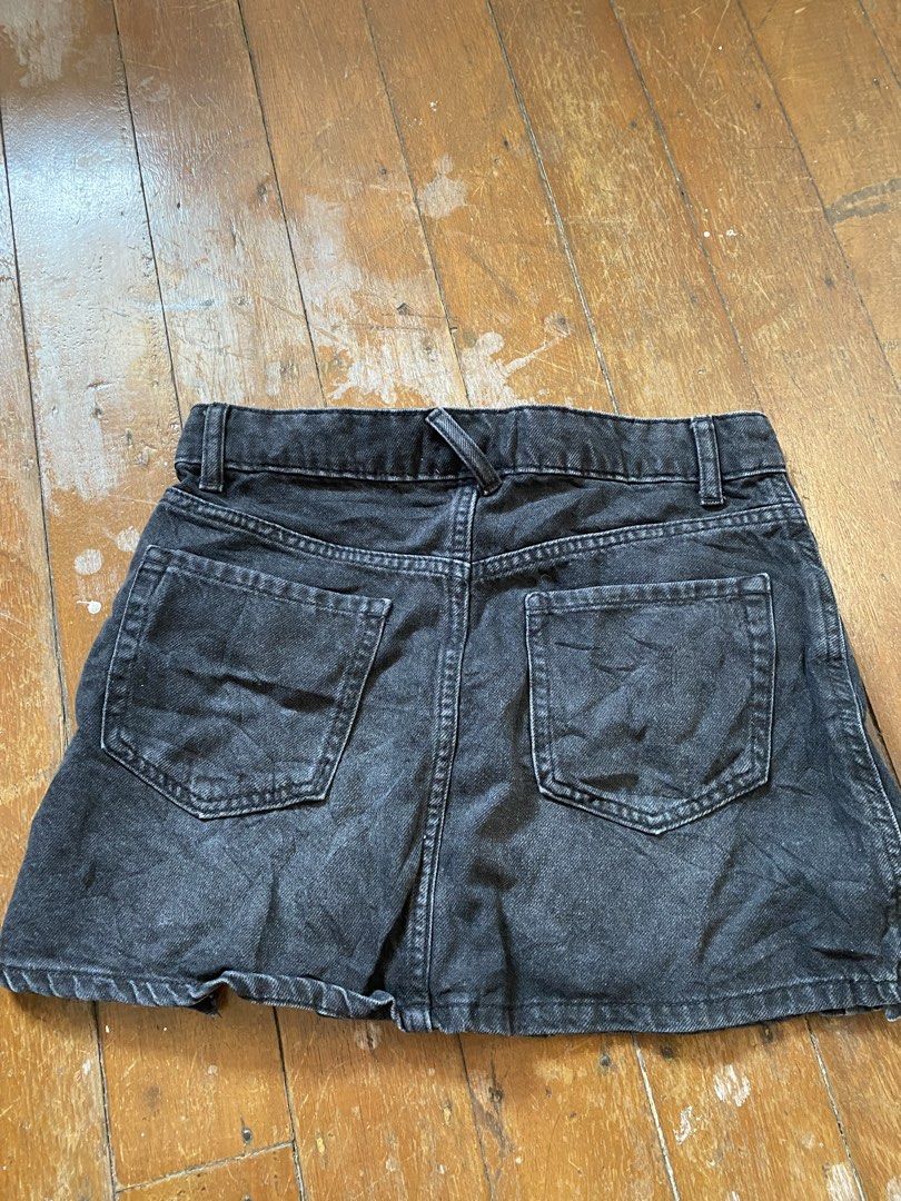 Zara (Category: Skirts) located in Bulacan. Submitted by drewjas (Listing ID 1464405532, Image 3). Description: Zara skirt pm if interested preloved ko po yan original zara skirt.