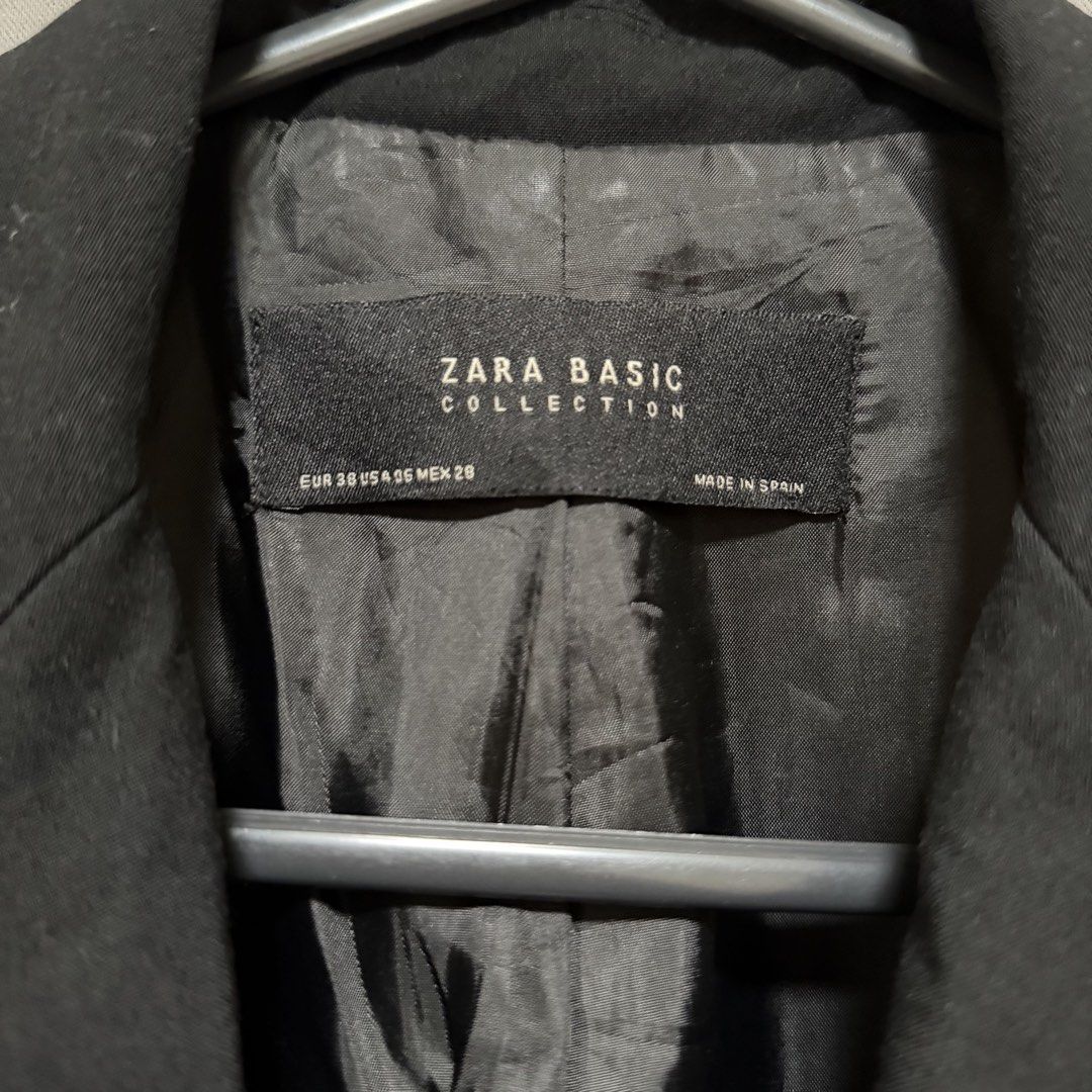 Zara Basic Collection Black Blazer (Category: Coats, Jackets and Outerwear) located in Makati City. Submitted by heyitsg_ (Listing ID 1464433979, Image 2). Description: - Classic black blazer from Zara Basic Collection - Single button closure - Two front pockets - Made in Spain - Ideal for work or smart casual outfits - Versatile addition to any wardrobe.