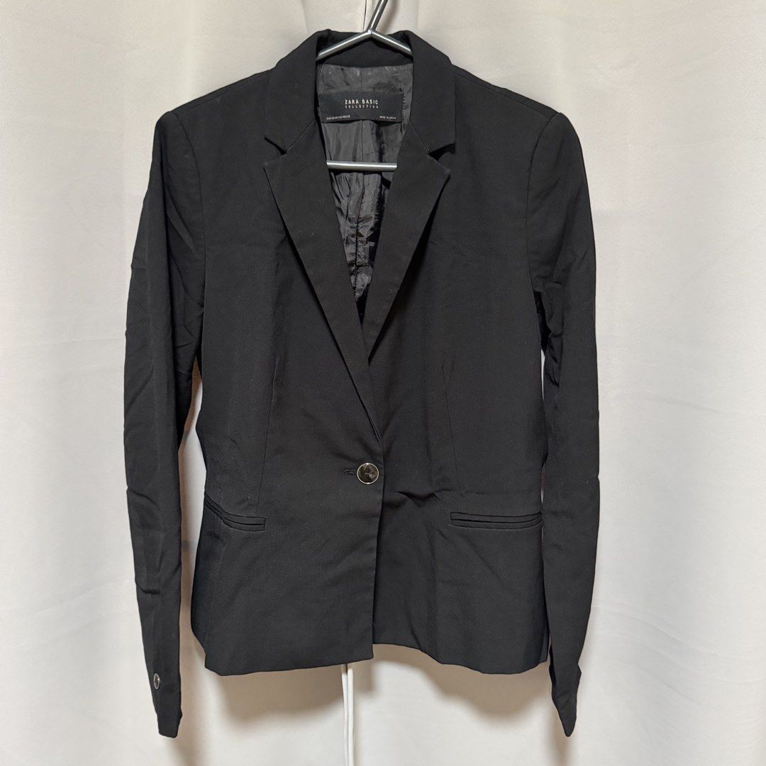 Zara Basic Collection Black Blazer (Category: Coats, Jackets and Outerwear) located in Makati City. Submitted by heyitsg_ (Listing ID 1464433979, Image 1). Description: - Classic black blazer from Zara Basic Collection - Single button closure - Two front pockets - Made in Spain - Ideal for work or smart casual outfits - Versatile addition to any wardrobe.