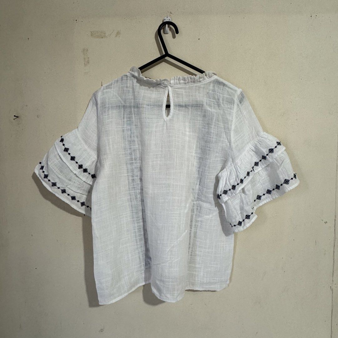 Zara Basic Linen Shirt (Category: Blouses) located in Licab. Submitted by imvincentleo (Listing ID 1464429289, Image 2). Description: .