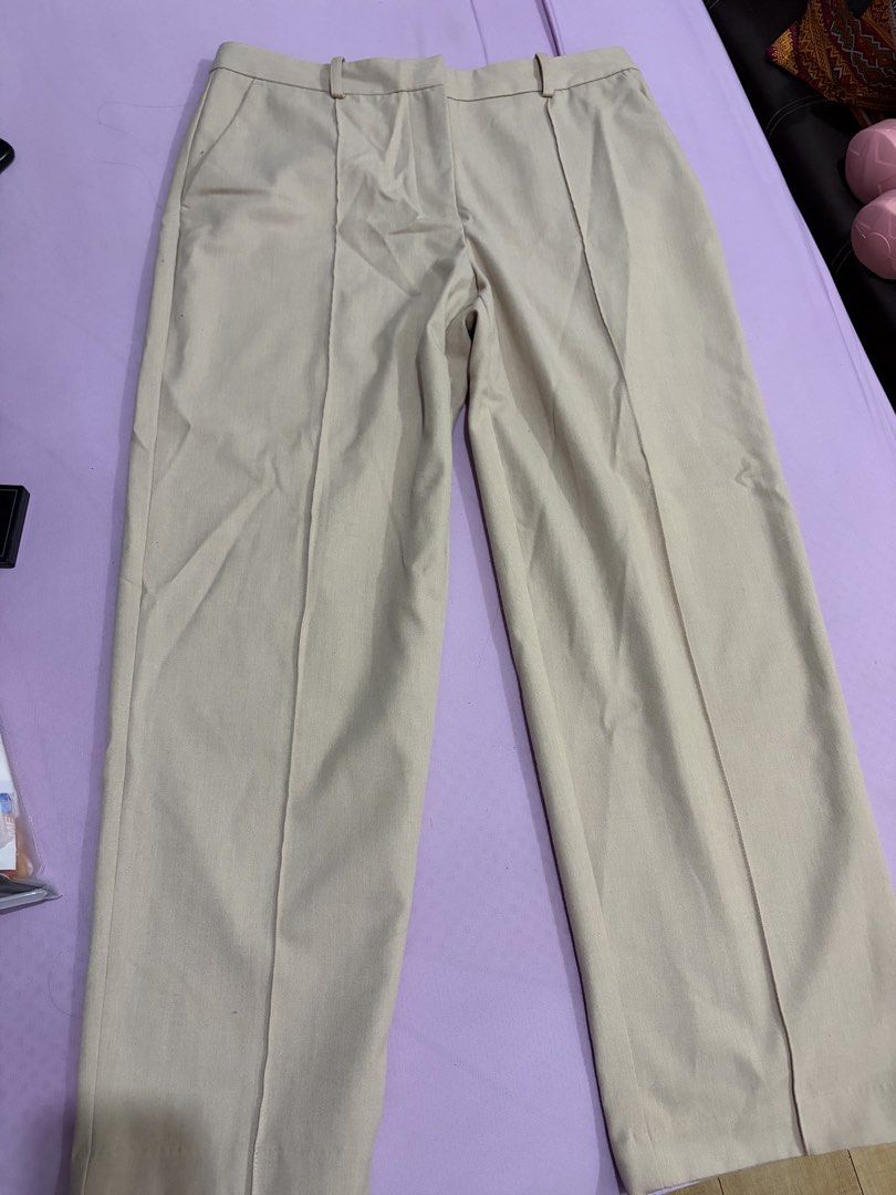 Zara Beige Wide Leg Trousers (Category: Jeans) located in Manila. Submitted by tengdeperio (Listing ID 1464490150, Image 1). Description: - Zara beige wide leg trousers - Size: Medium (M) - Classic design with a clean finish - Versatile: Great for work or casual wear - Comfortable fit.