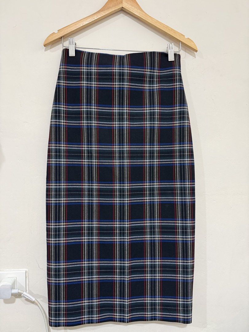 Zara Gingham Blue Long Skirt (Category: Skirts) located in Manila. Submitted by morningthrifters (Listing ID 1464449945, Image 1). Description: Zara Gingham Blue Skirt Good as new Nice in actual Size 27-28 .