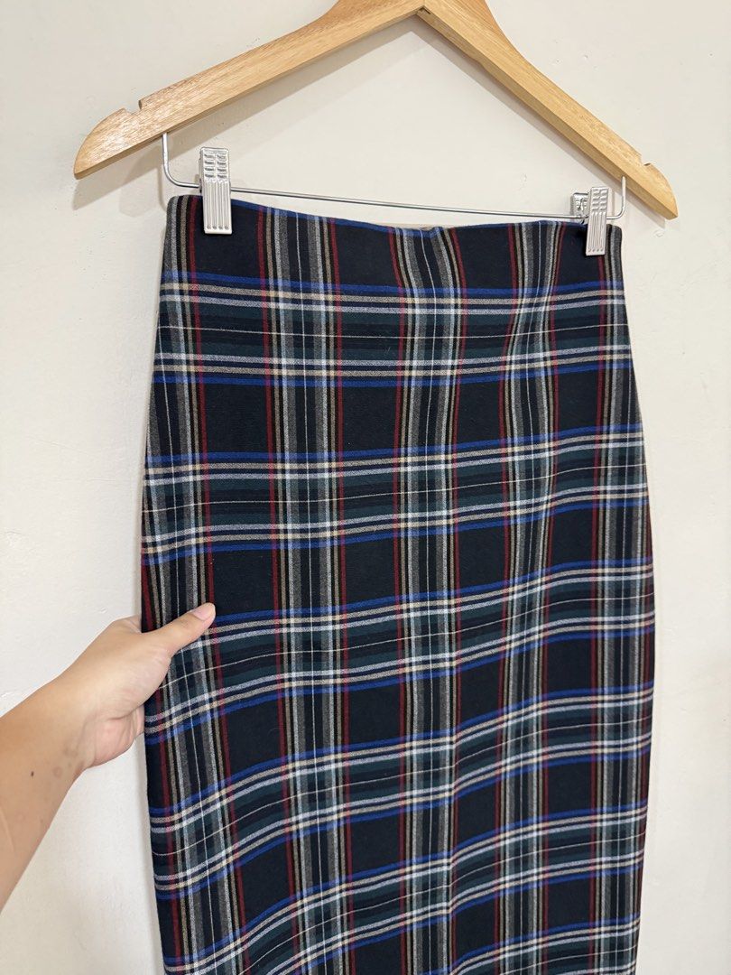Zara Gingham Blue Long Skirt (Category: Skirts) located in Manila. Submitted by morningthrifters (Listing ID 1464449945, Image 3). Description: Zara Gingham Blue Skirt Good as new Nice in actual Size 27-28 .