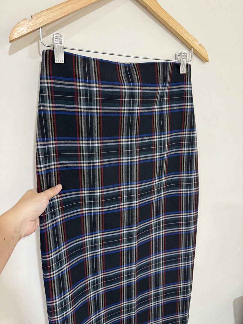 Zara Gingham Blue Long Skirt (Category: Skirts) located in Manila. Submitted by morningthrifters (Listing ID 1464449945, Image 2). Description: Zara Gingham Blue Skirt Good as new Nice in actual Size 27-28 .
