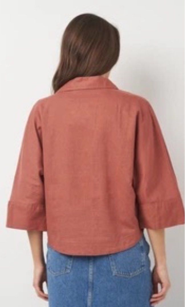 ZARA Linen Blend Cropped Shirt (Category: Shirts) located in Marikina City. Submitted by jamieas (Listing ID 1464476489, Image 2). Description: Rust-colored ZARA cropped shirt. Linen blend, collared, button-up with chest pockets. 3/4 cuffed sleeves. Perfect with jeans or skirts..