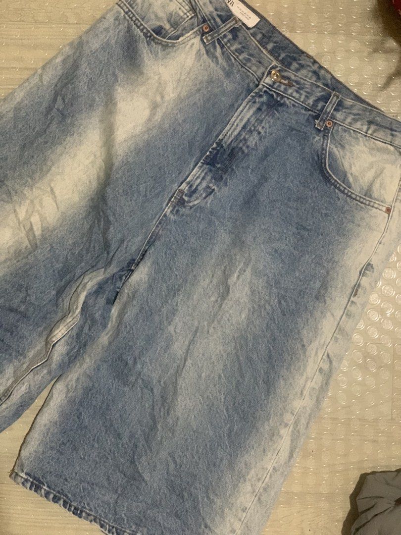 ZARA LONG JORTS (Category: Jeans) located in Davao. Submitted by meta_thrift (Listing ID 1464495755, Image 2). Description: ZARA LONG JORTS Waist: 36-38 Length: 29 Thigh: 13.5 Leg hole: 14.5 Excellent Condition Complete Tags No Issue Price: 550🔥🔥.