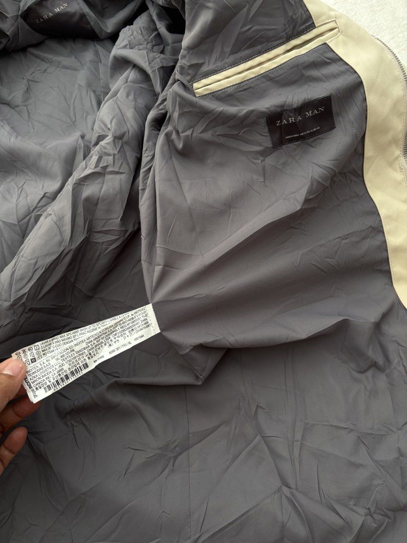 ZARA MAN (Category: Coats, Jackets and Outerwear) located in Manila. Submitted by jean777_love (Listing ID 1464357022, Image 3). Description: .