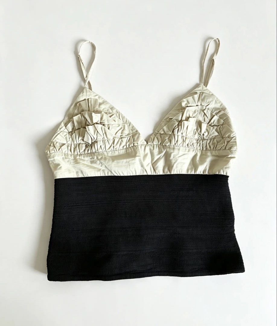ZARA Ruched Bustier Top Black & Cream Size M (Category: Sleeveless) located in Binmaley. Submitted by cupofcalm (Listing ID 1464437489, Image 2). Description: - Zara Cream Ruched Bustier Top - Size: Medium (M) - Features adjustable straps - Black textured band detail - Made in India - Pairs perfectly with denim.