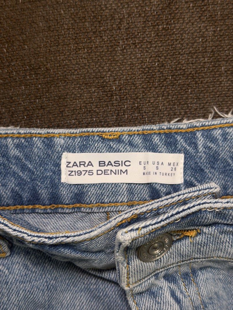 Zara Skirt (Category: Skirts) located in Paranaque City. Submitted by phoebeways (Listing ID 1464429559, Image 2). Description: .