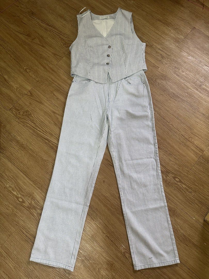 ZARA Striped Vest and Pants Set (Category: Sets or Coordinates) located in Villasis. Submitted by juliaxgamboa (Listing ID 1464437428, Image 2). Description: - Zara pinstripe vest and pants set - Size: S - Vest features V-neck and button closure - Pants are high-waisted with a straight leg - Perfect for casual or dressed-up looks - Bought from Zara BCN.