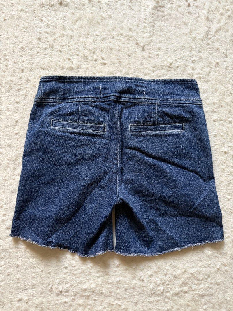 Zara Trafaluc Denim Shorts (Category: Shorts) located in Tagaytay City. Submitted by melissamm0237 (Listing ID 1464398638, Image 3). Description: - Zara Trafaluc dark wash denim shorts - High-waisted fit - Double button closure - Frayed hem detail - Two back pockets - Comfortable and stylish for everyday wear -w 24 For teens.
