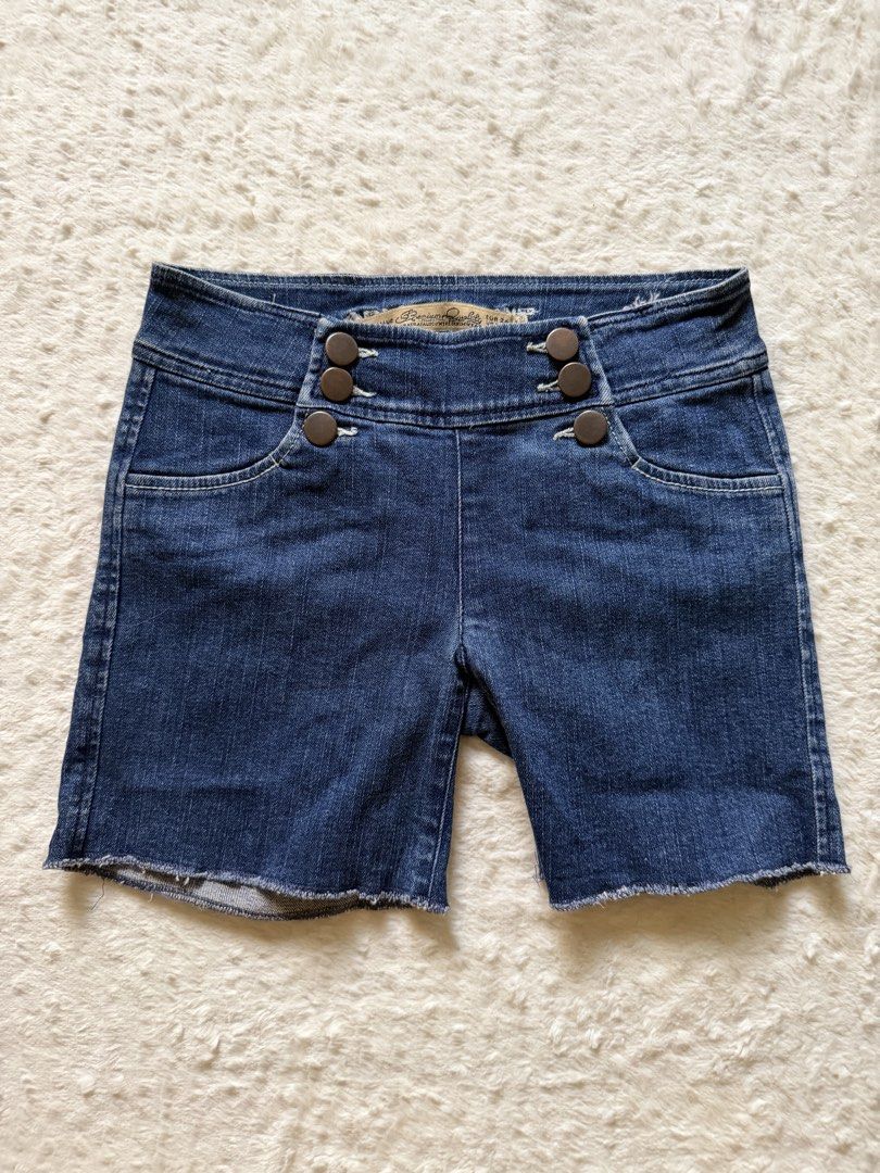Zara Trafaluc Denim Shorts (Category: Shorts) located in Tagaytay City. Submitted by melissamm0237 (Listing ID 1464398638, Image 1). Description: - Zara Trafaluc dark wash denim shorts - High-waisted fit - Double button closure - Frayed hem detail - Two back pockets - Comfortable and stylish for everyday wear -w 24 For teens.
