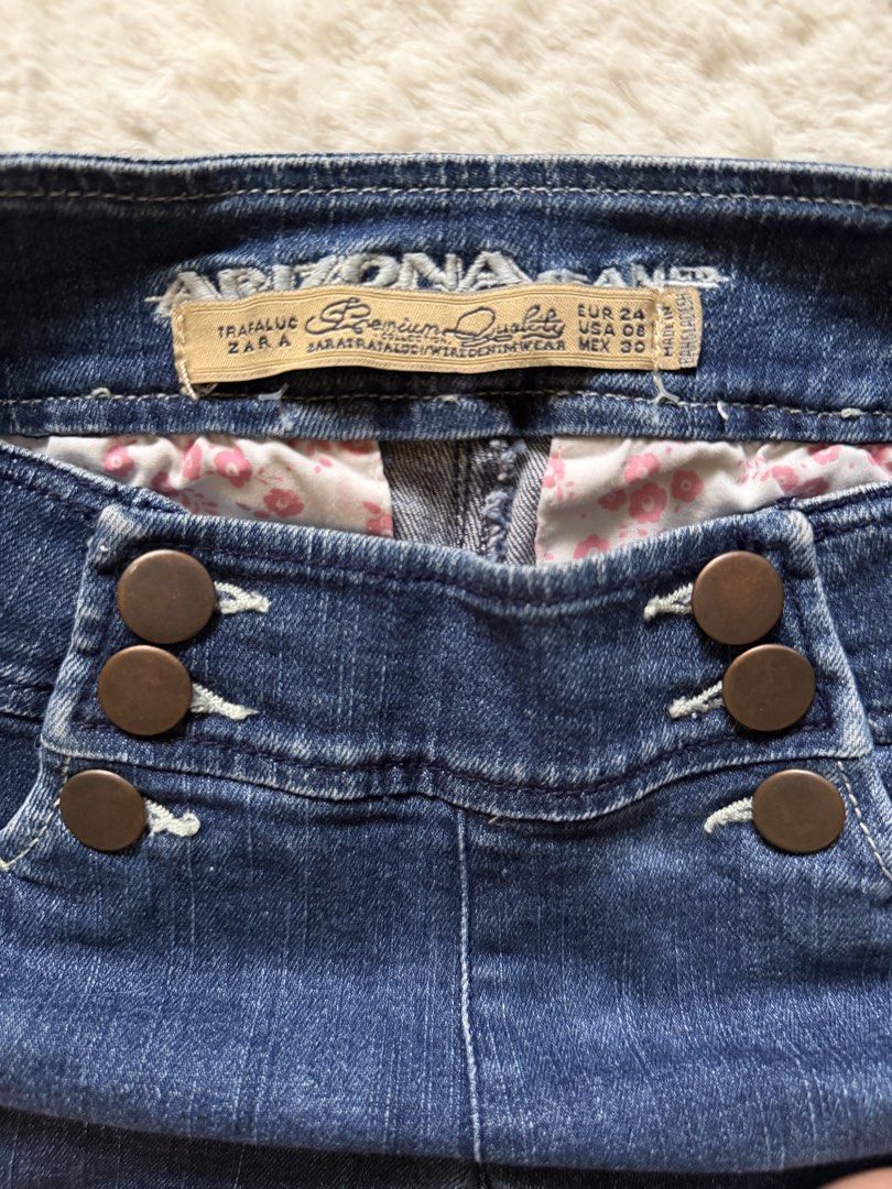 Zara Trafaluc Denim Shorts (Category: Shorts) located in Tagaytay City. Submitted by melissamm0237 (Listing ID 1464398638, Image 2). Description: - Zara Trafaluc dark wash denim shorts - High-waisted fit - Double button closure - Frayed hem detail - Two back pockets - Comfortable and stylish for everyday wear -w 24 For teens.
