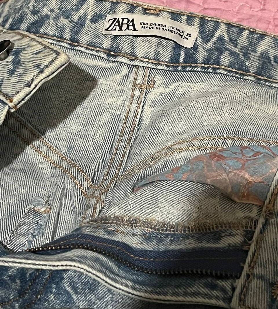 ZARA VINTAGE WASHED MOM JEANS (Category: Other Bottoms) located in Quezon City. Submitted by trishiezz (Listing ID 1464513957, Image 2). Description: ZARA VINTAGE WASHED MOM JEANS 📌 Please be reminded that the actual color may vary due to lighting and screen settings. SIZE: 24-25 COLOR: VINTAGE WASHED Condition: never used RFS: TOO SMALL MY SIZE: WAIST 27 MOP: GCash or MariBank MOD: Lalamove 🚚 Shipping fee shouldered by the buyer. 📩 Message me