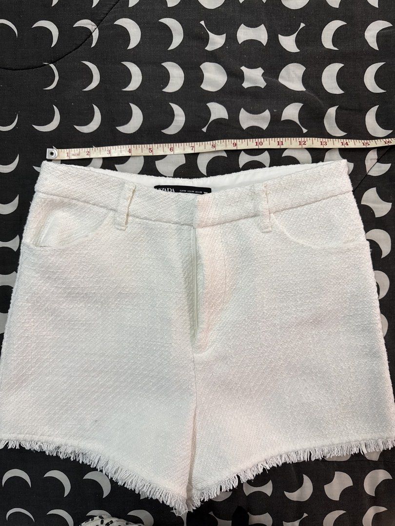 Zara white tweed short (Category: Shorts) located in Malabon City. Submitted by splendidcloset (Listing ID 1464371576, Image 1). Description: I’m 29-30 waist .